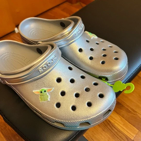 CROCS/Disney Grogu Clogs Size 13. Brand New Never Worn!!!! - Picture 5 of 10